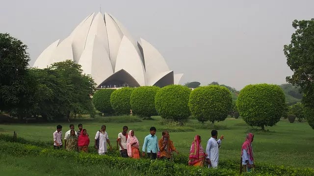 Lotus Temple Green Field - Lotus Temple (Bahá'í Temple) Travel Guide
